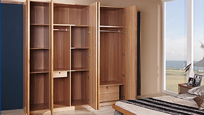 衣柜如何选？现场打衣柜还是定制衣柜？哪种才能用得更久一些